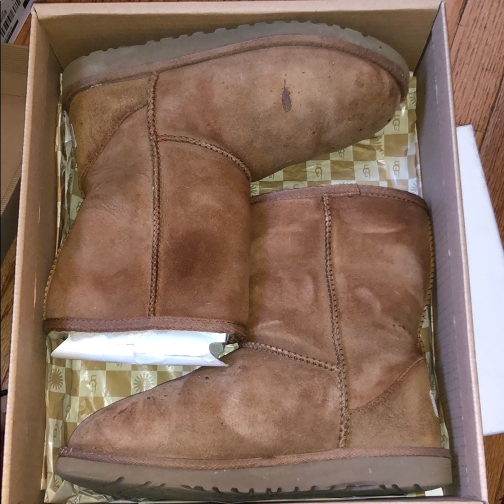 Chestnut Uggs size 5youth/7 women